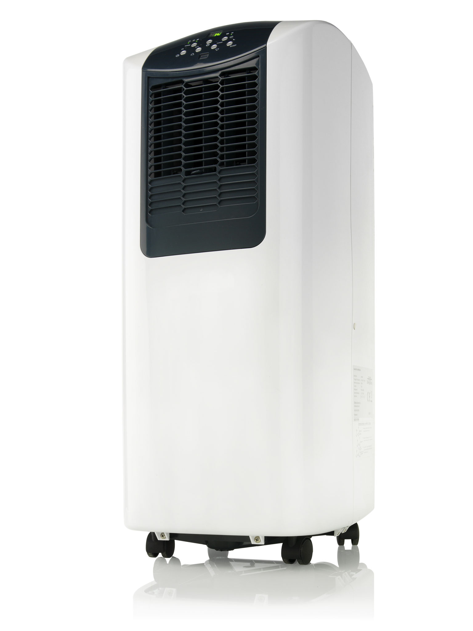 Witte airconditioner. Zwart bovenkant met bediening en ventilatie. Zwarte wielen aan de onderkant.