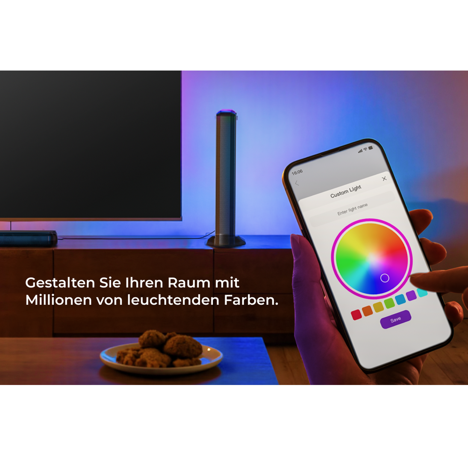 Eine Person, die ein Smartphone mit einem Farbrad hält. Ein Fernseher und Lichter sind im Hintergrund.