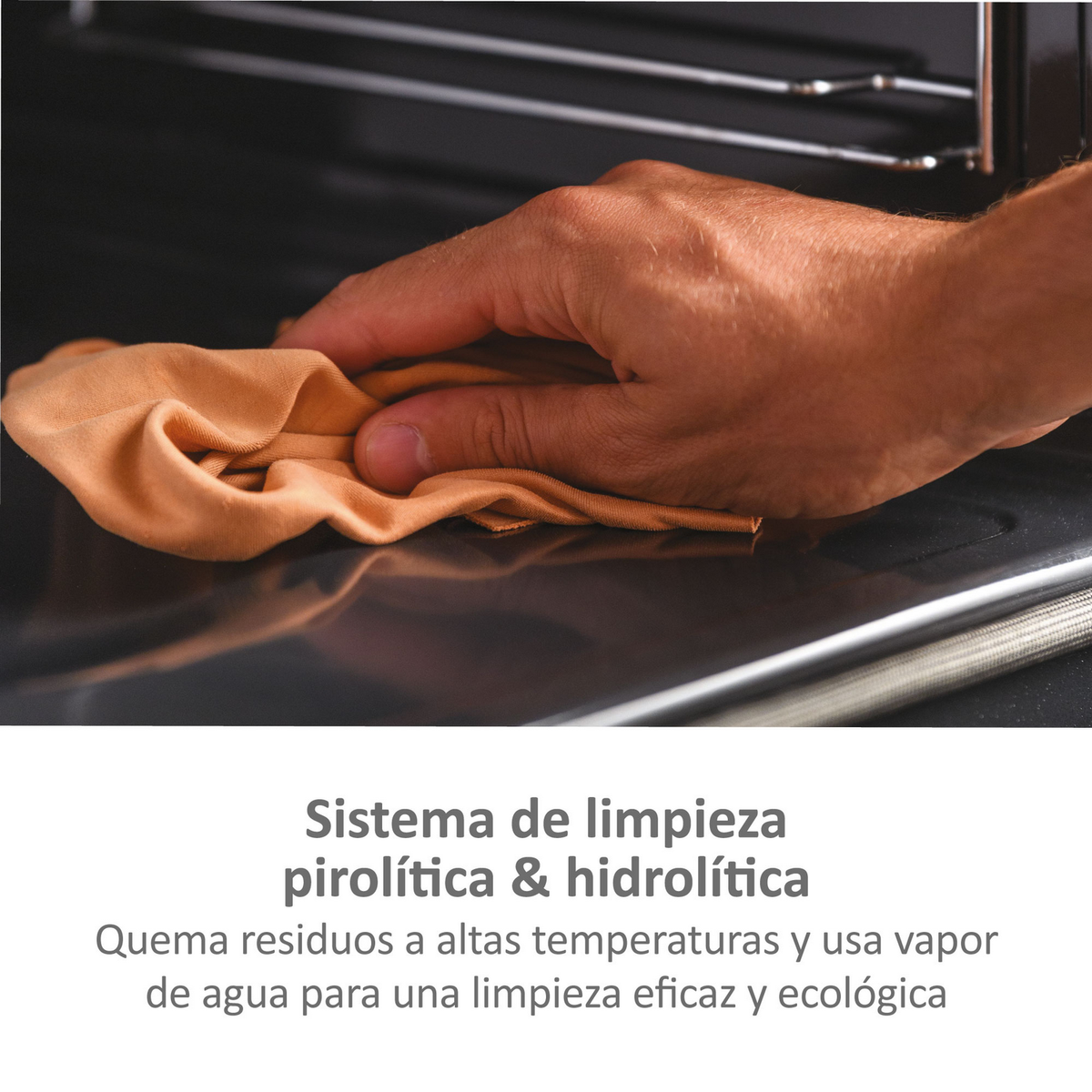 Mano che pulisce l'interno di un forno nero con un panno. Il testo sottostante dice 'Sistema di pulizia pirolitica e idraulica'.