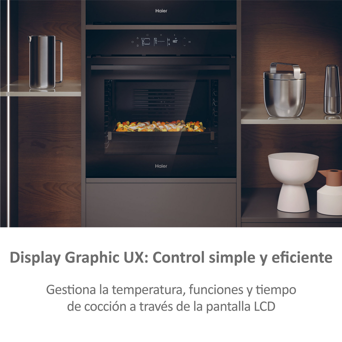 Forno Haier con verdure all'interno, appoggiato su mensole con utensili da cucina.