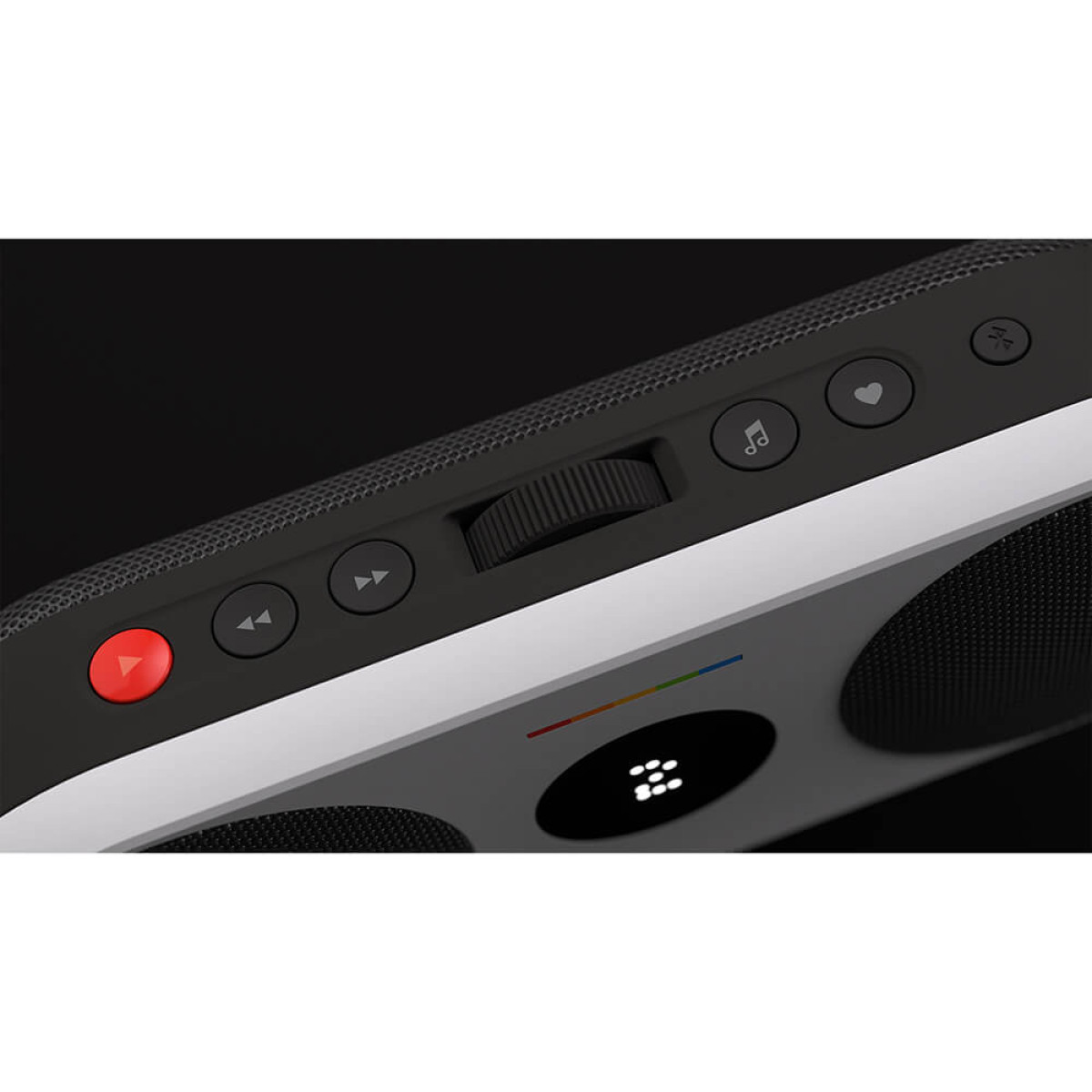 Zbliżenie przycisków głośnika. Odtwarzaj, przewijaj do tyłu, do przodu, regulacja głośności.