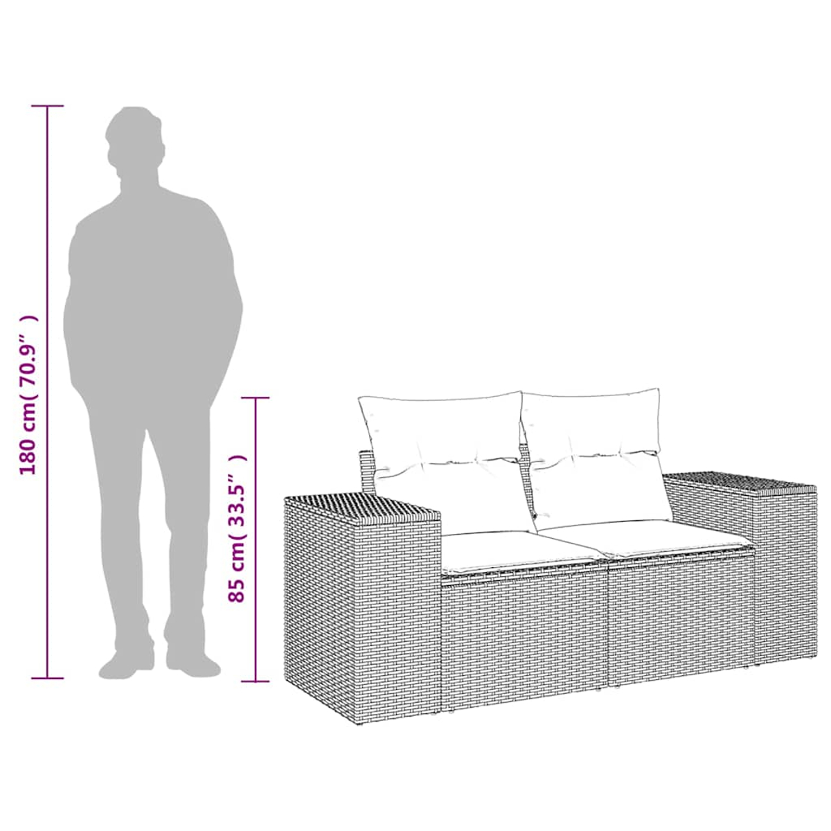 Eine Person steht neben einem Korbmöbel, mit Maßen des Sofas in cm.