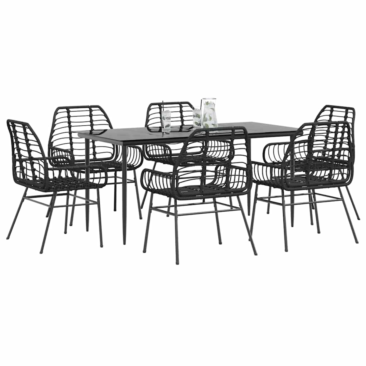Schwarze Korbstühle und Tisch. Sechs Stühle um einen rechteckigen Tisch, mit Gläsern auf dem Tisch. Weißer Hintergrund.