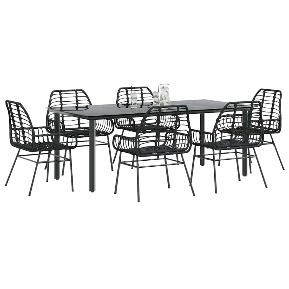 Ein Set aus schwarzen Stühlen und einem Tisch mit Gläsern und Krug.
