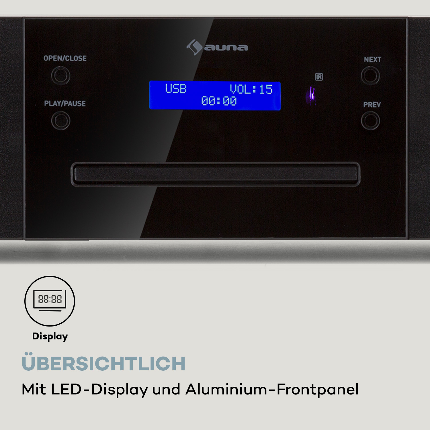Nahaufnahme eines schwarzen Stereosystems mit blauem Display, USB und Zeit werden angezeigt.