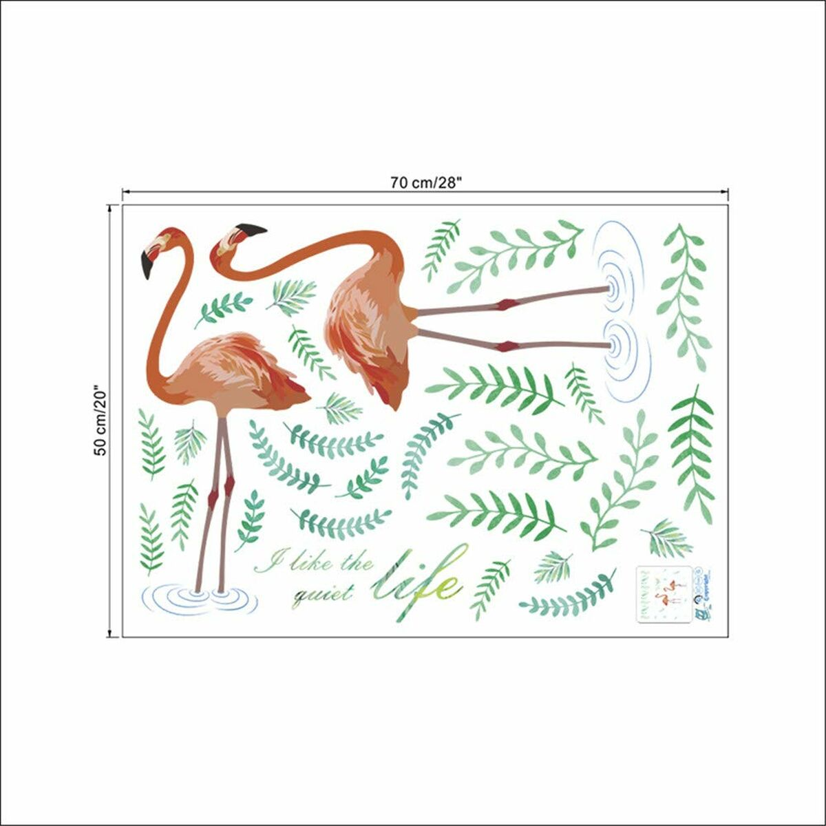 Wandkunst mit zwei Flamingos im Wasser, Blättern und Text.