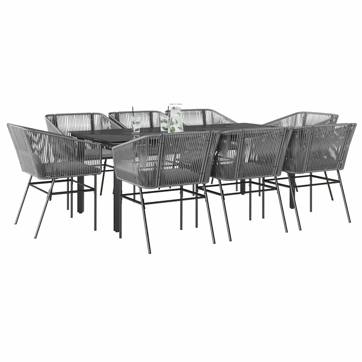 Essgruppe im Freien mit grauen Stühlen und einem schwarzen Tisch. Gläser und Pflanzen stehen auf dem Tisch.
