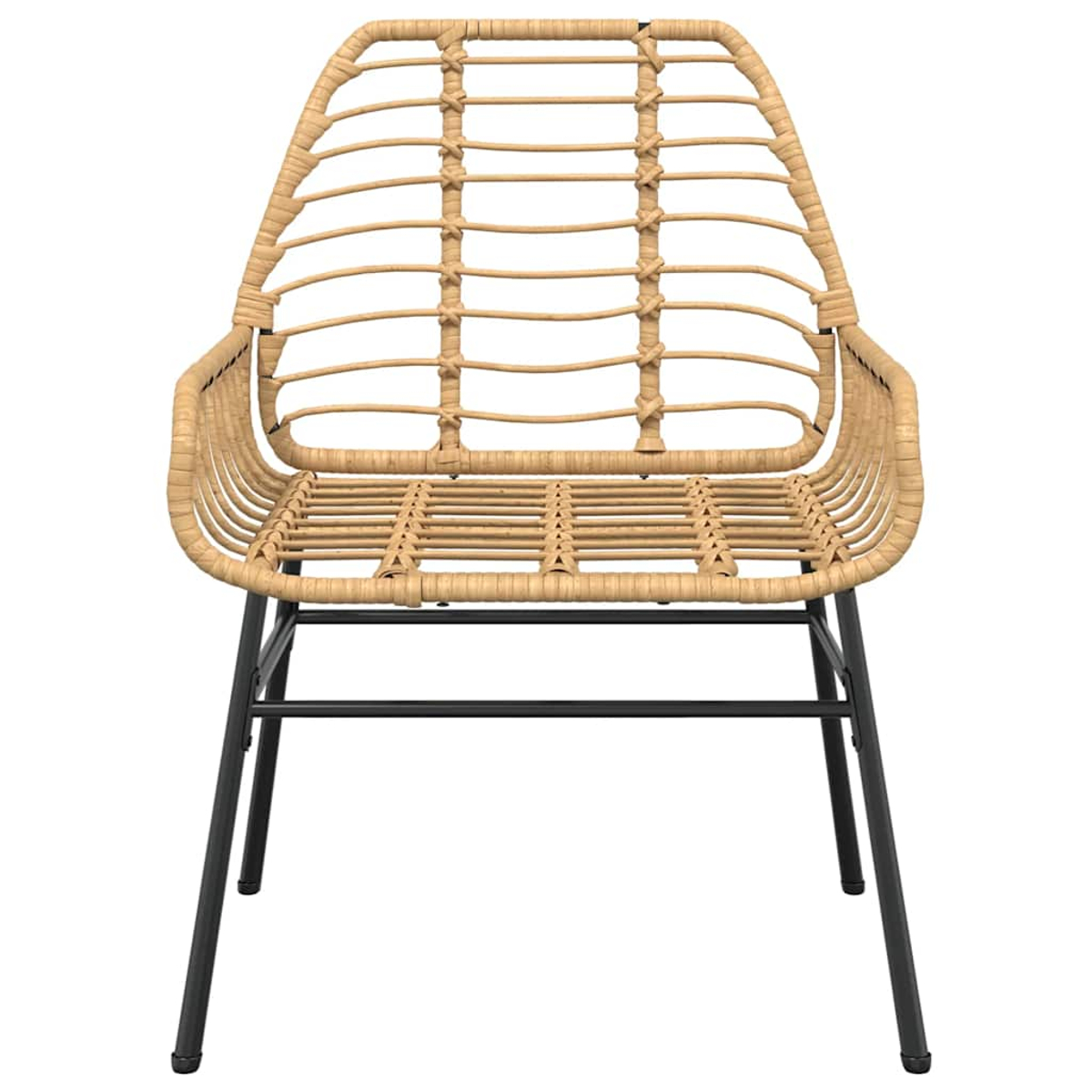 Una silla de ratán con estructura de metal negro. El asiento es tejido.