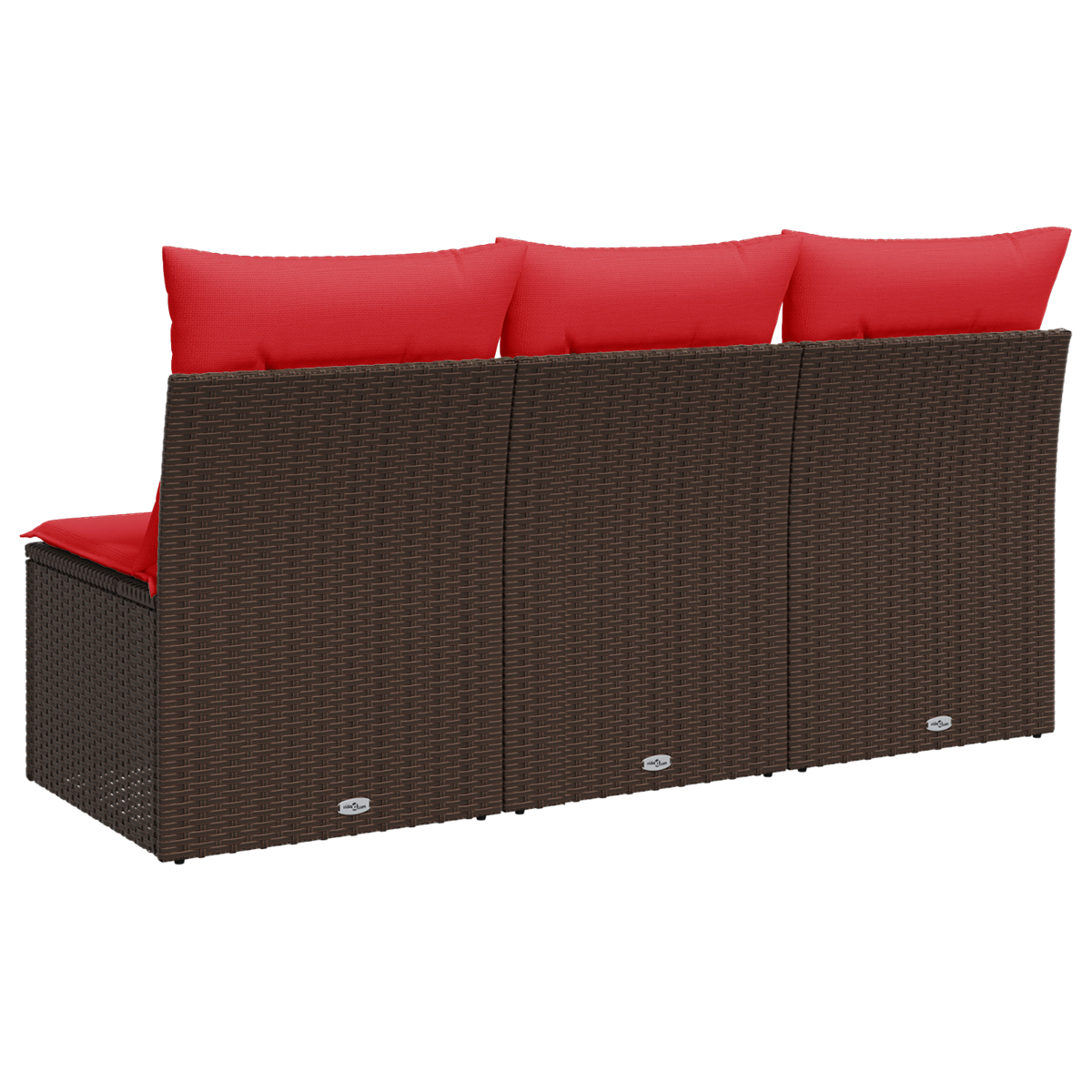 Rückansicht eines braunen Korbmöbels mit roten Kissen, Terrasse mit drei kleinen Logos.