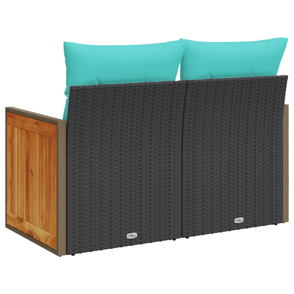 Die Rückseite eines grauen Rattan-Sofas mit zwei tealfarbenen Kissen. Die Rückseite ist aus grauem Rattan und Holzrahmen.