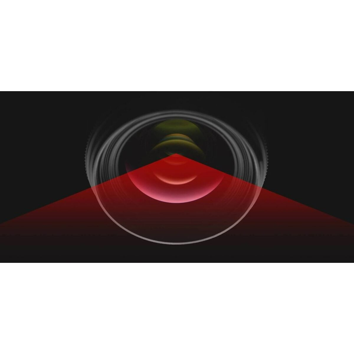 Obiektyw z efektem czerwonego światła, ciemne tło.