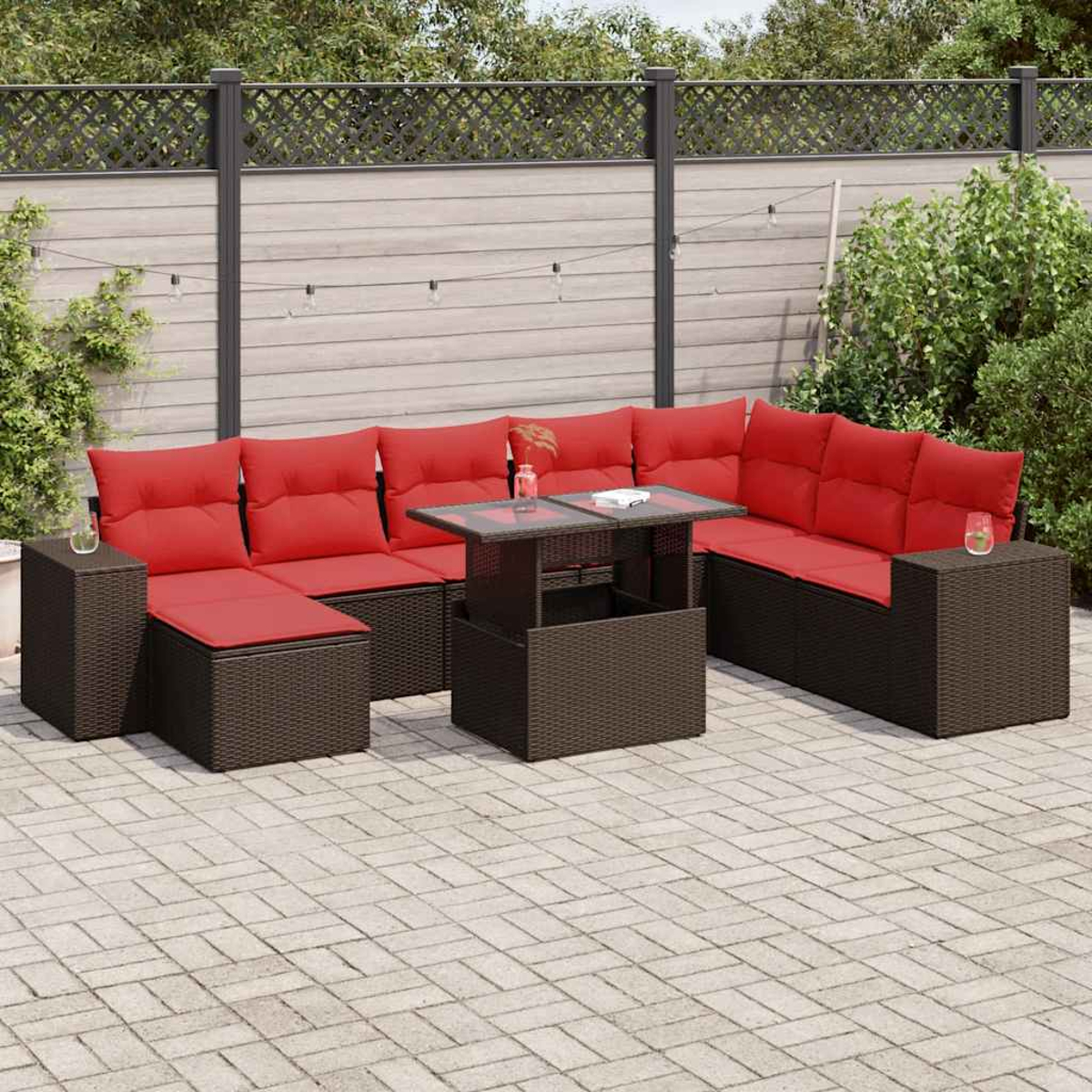 Ein Outdoor-Ecksofa mit roten Kissen, einem Tisch und einem Zaun im Hintergrund.