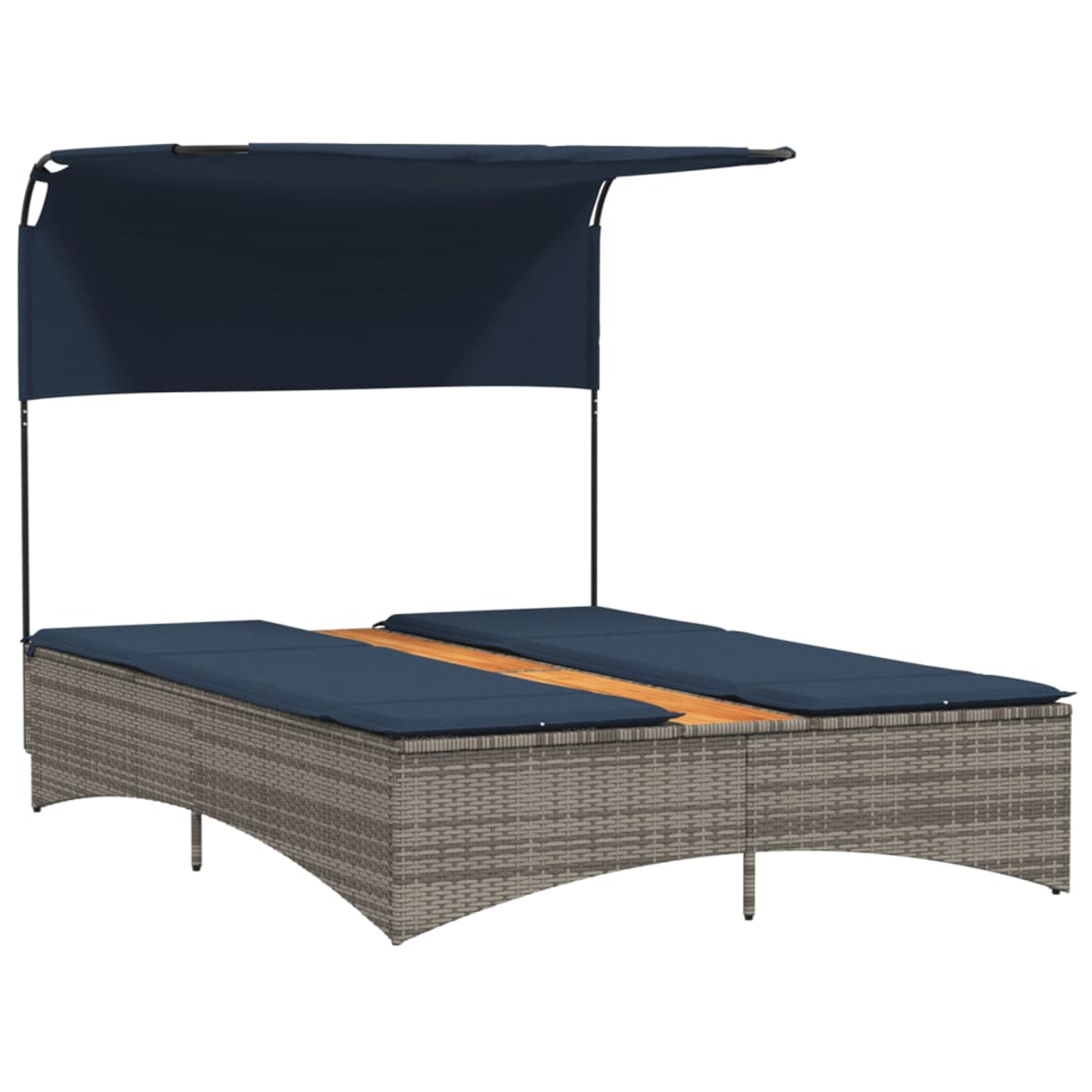 Due chaise longue con tendine. Strutture in vimini grigio con cuscini blu navy.