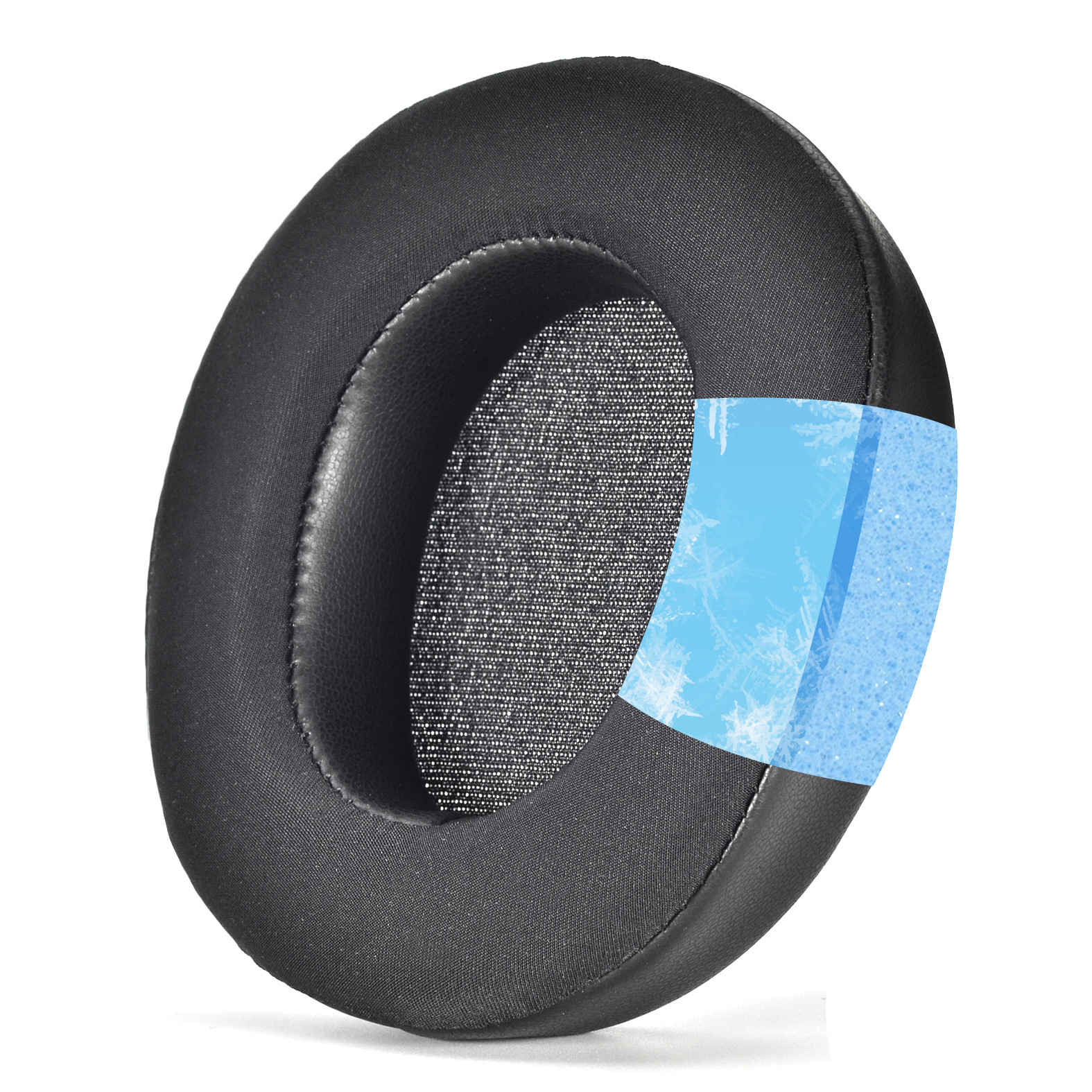 Cuscinetto auricolare nero per cuffie con un cuscinetto in gel rinfrescante blu visibile attraverso una sezione ritagliata.