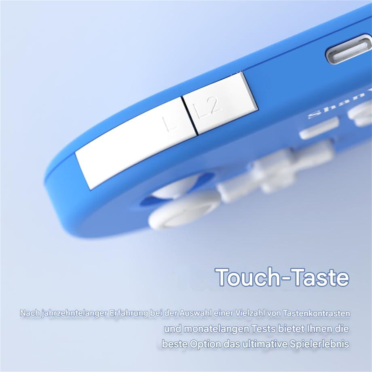 Nahaufnahme eines blauen Gamecontrollers, der die L- und L2-Tasten zeigt. Text: Touch-Taste.