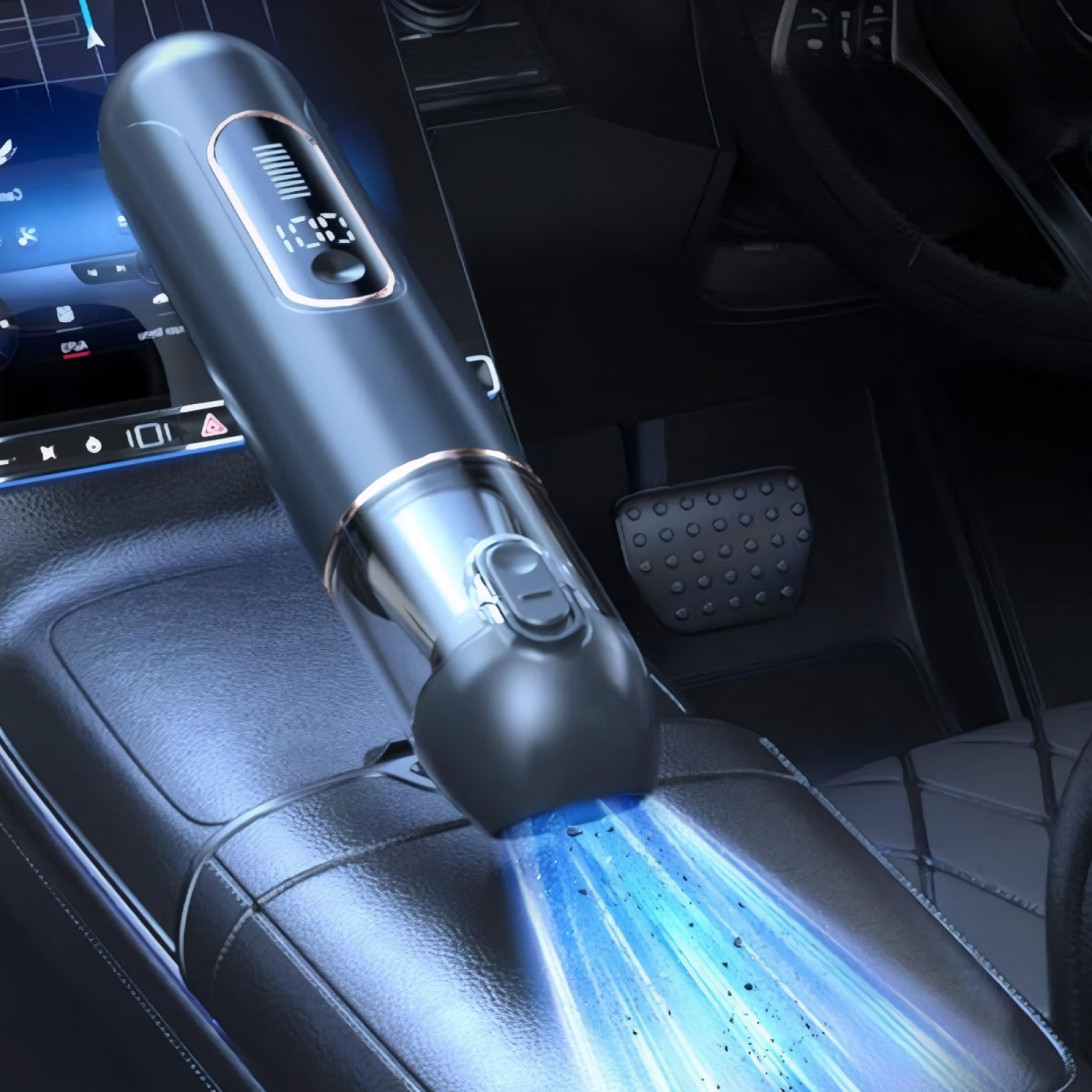 Ein schwarzer und grauer Handstaubsauger reinigt das Innere eines Autos mit blauem Licht.