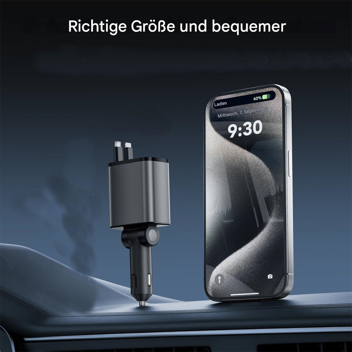 Ein Autoladegerät und ein iPhone. Das Telefon zeigt Uhrzeit und Akkustand.