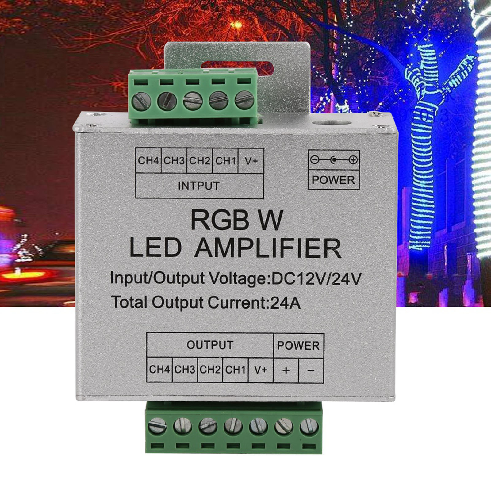 Ein silberner LED-Verstärker mit grünen Anschlüssen, mit verschwommenem Hintergrund eines Baumes.