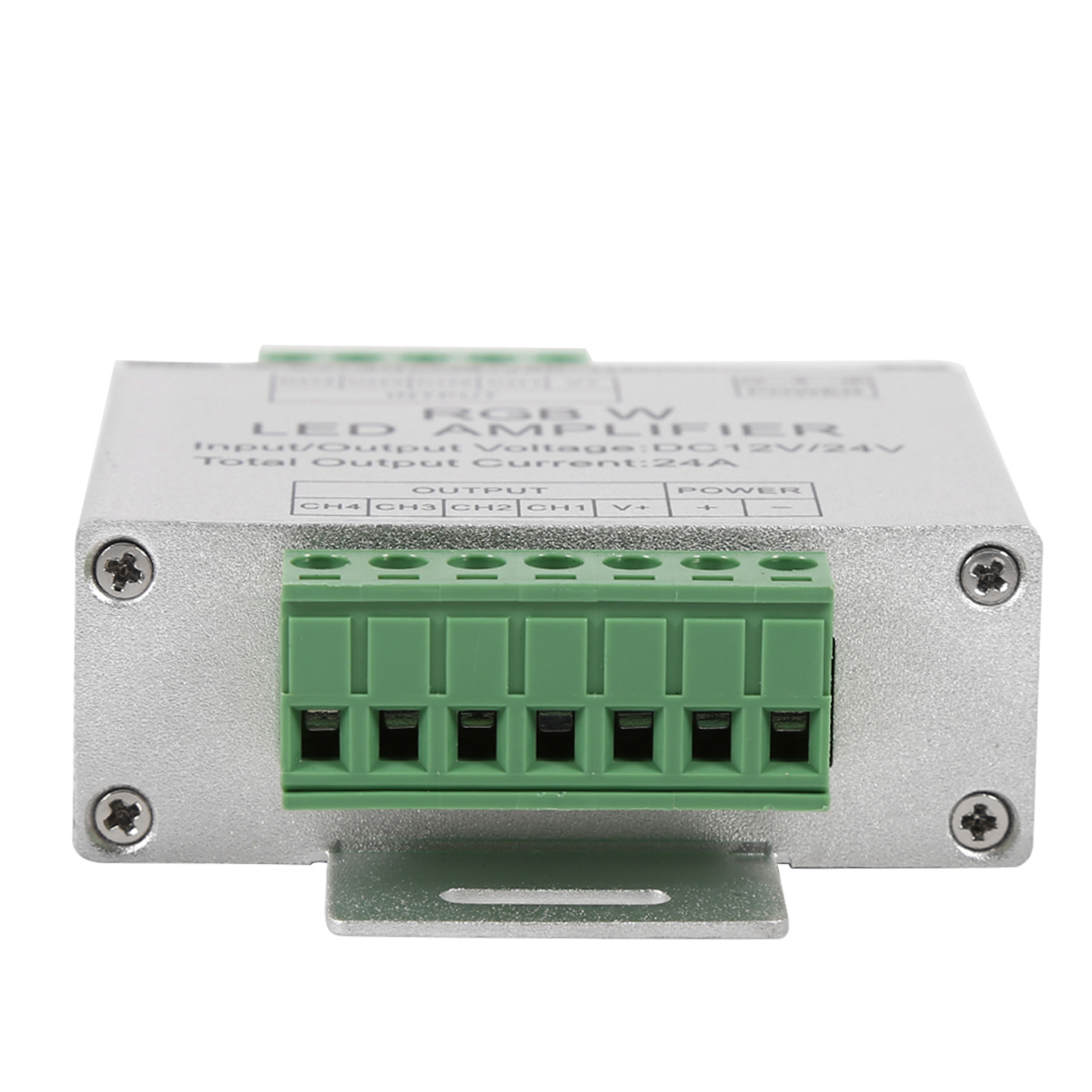 Silberner LED-RGB-Verstärker mit grünen Anschlüssen. Das Produkt ist in Nahaufnahme zu sehen.