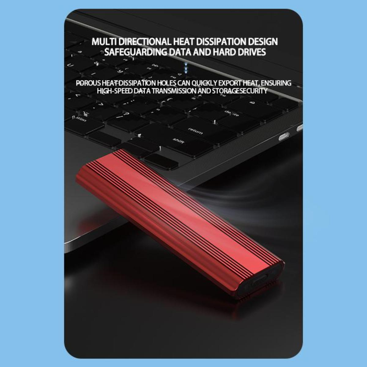 Rote externe Festplatte auf einem Laptop. Der Hintergrund ist eine schwarze Laptop-Tastatur.
