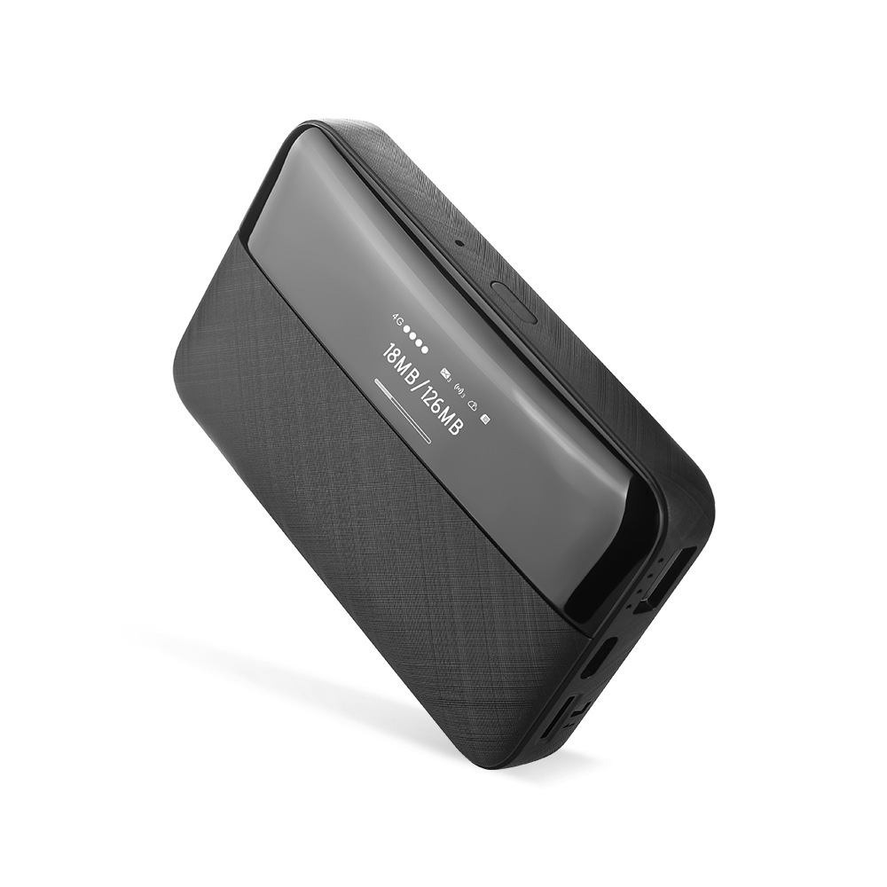 Ein schwarzes tragbares 4G/LTE-Gerät mit Bildschirm, leicht angewinkelt, auf weißem Hintergrund.