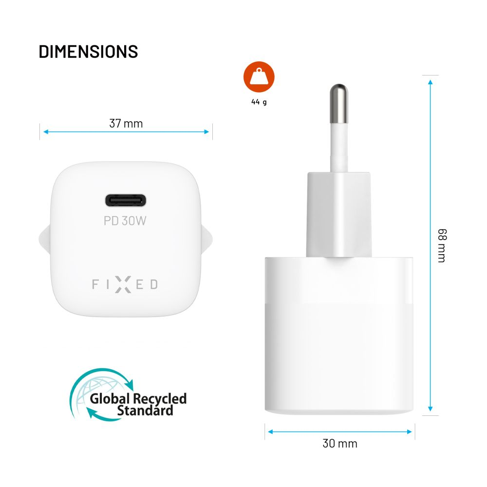 Zwei weiße Ladegeräte mit Abmessungen und einem Text über einen globalen Recycling-Standard. Eines mit USB-C-Anschluss.
