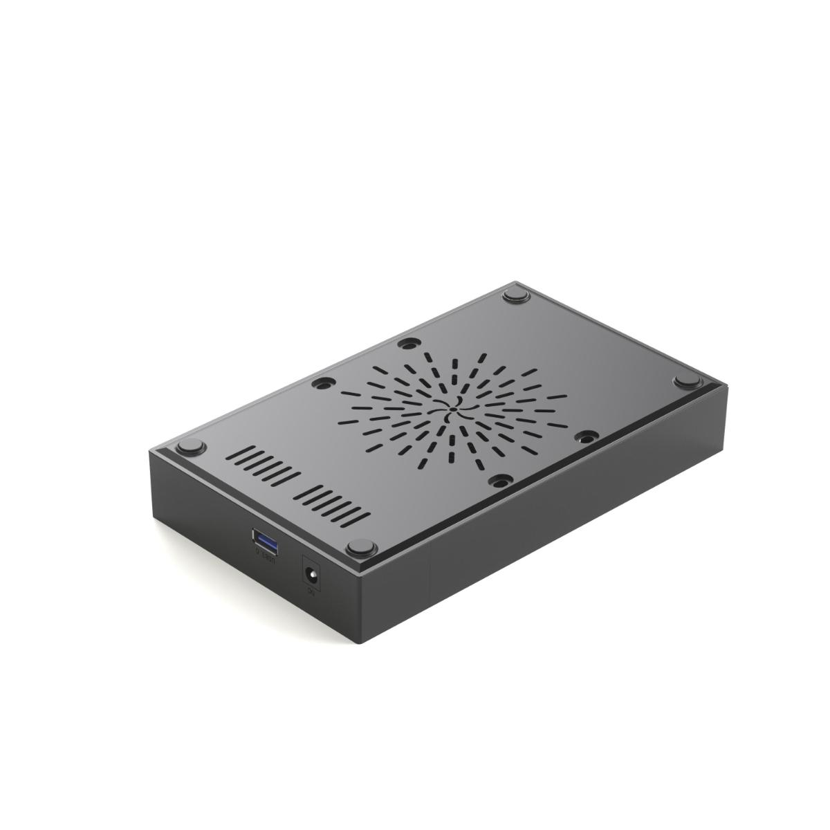 Ein schwarzes rechteckiges Gerät mit einem Lüfterdesign oben und einem USB-Anschluss. Es steht auf weißem Hintergrund.