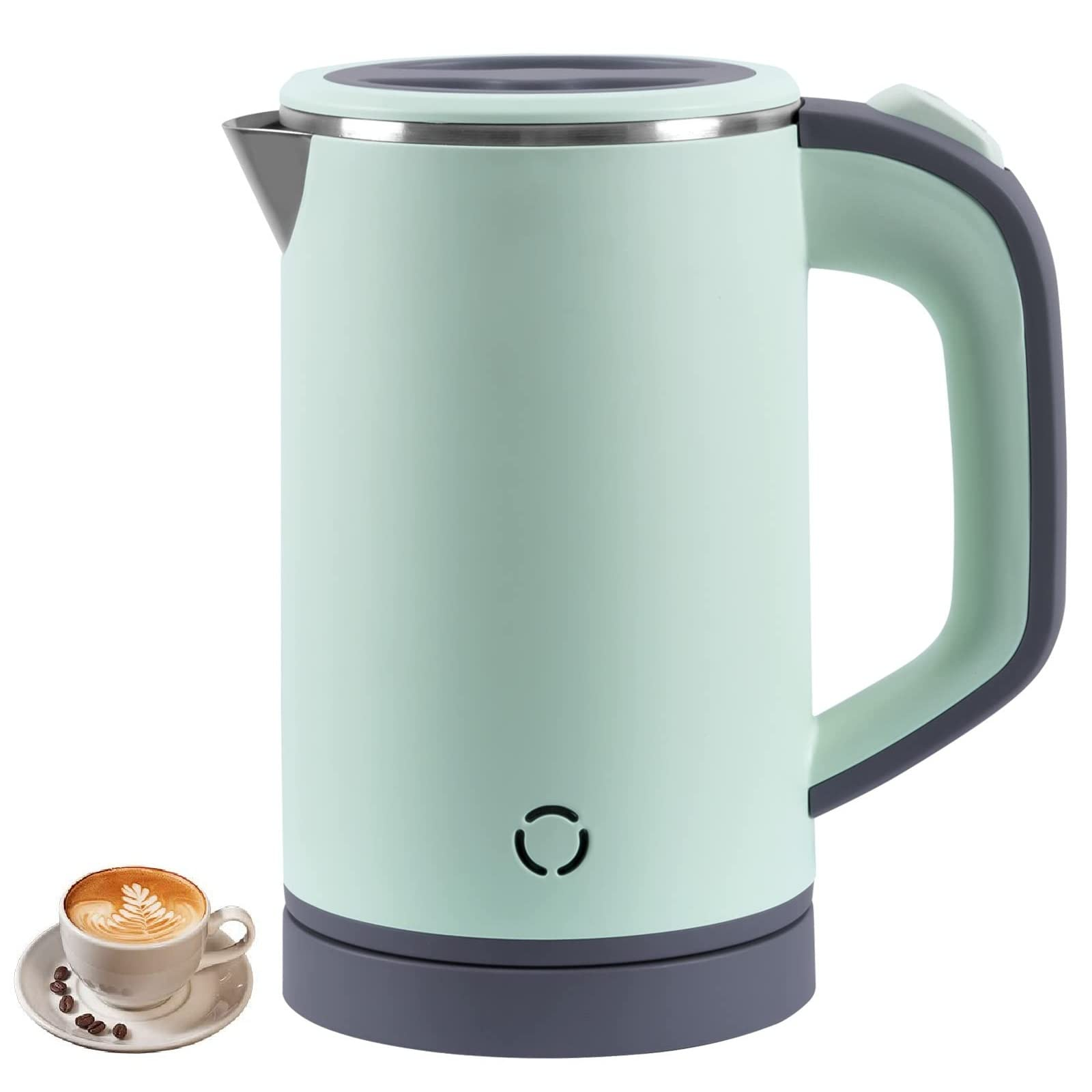 Hellgrüner Wasserkocher mit Griff und einer Tasse Kaffee.