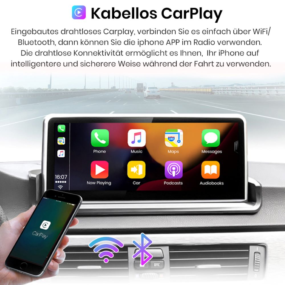 Armaturenbrett mit Bildschirm, der CarPlay-Oberfläche mit Apps zeigt, und Handy mit CarPlay-Logo.