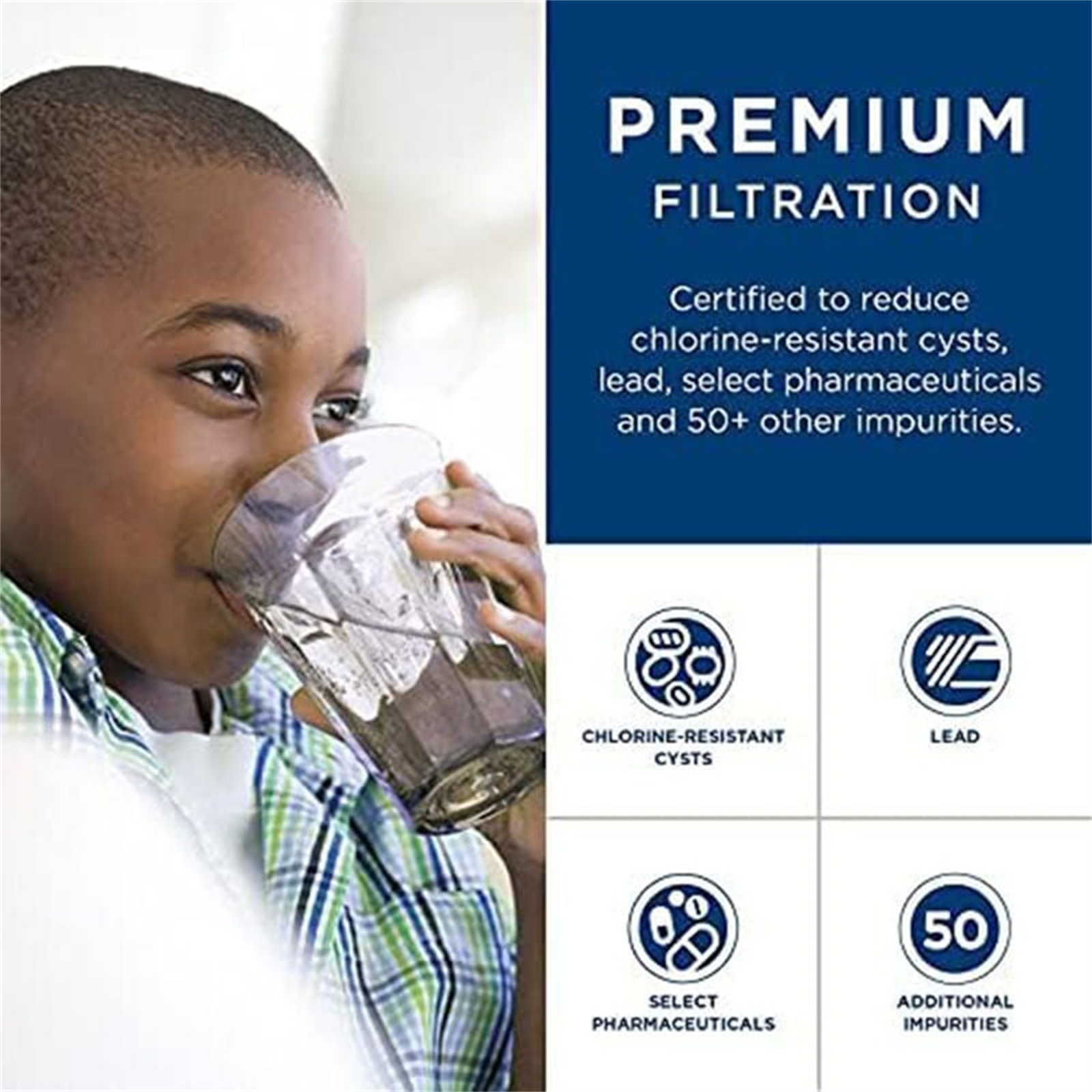 Ein Junge trinkt Wasser aus einem Glas. Der Text lautet 'PREMIUM FILTRATION' und listet reduzierte Verunreinigungen auf.