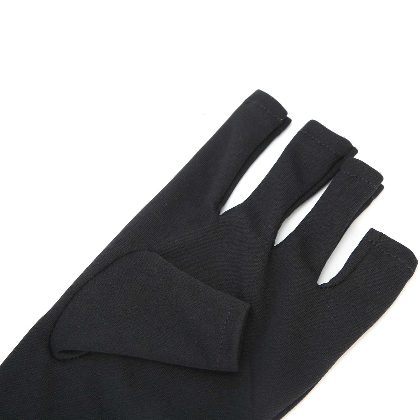 Nahaufnahme eines schwarzen fingerlosen Handschuhs, der die Fingeraussparungen und die Stoffstruktur hervorhebt.