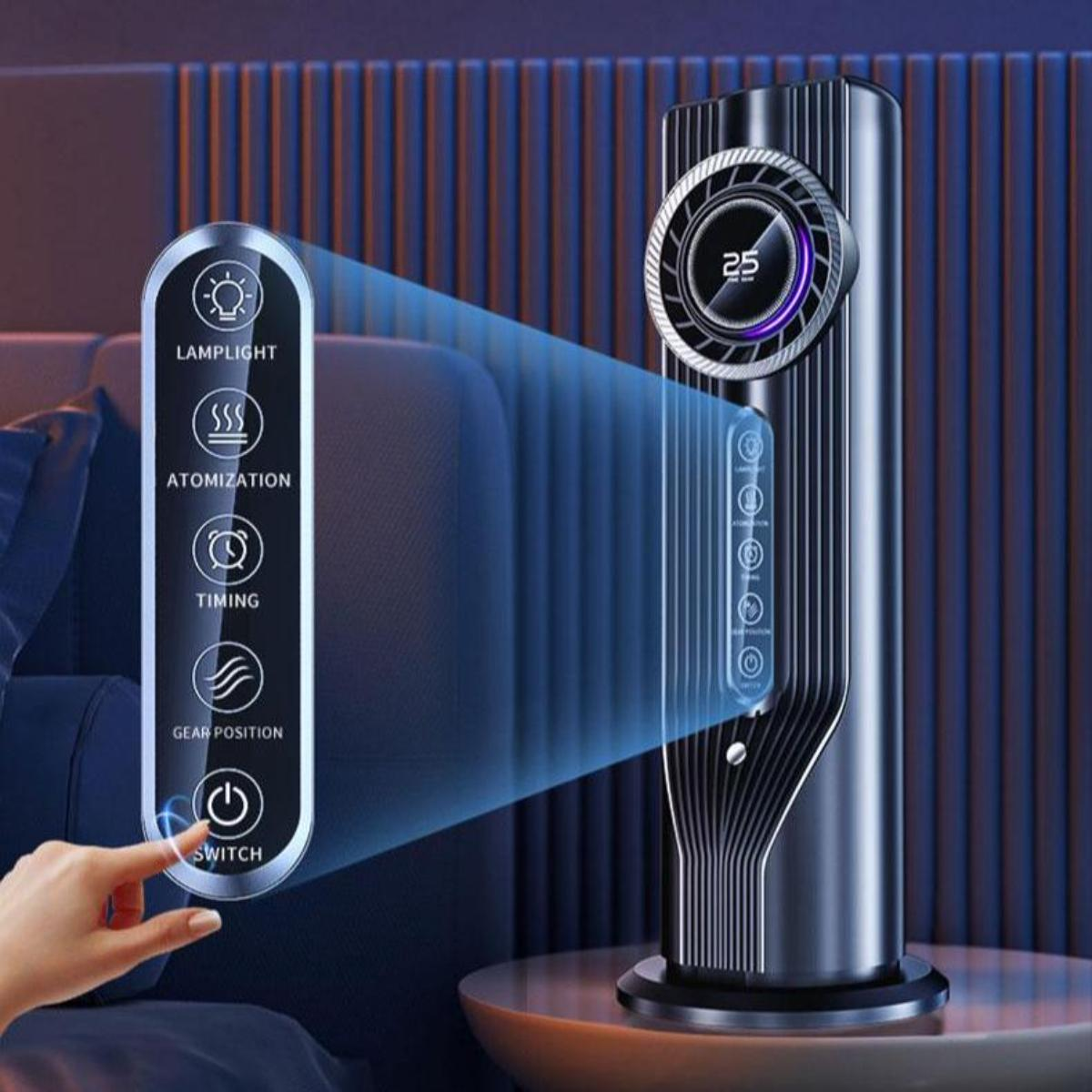 Ein schwarzer Ventilator mit Steuertasten und Display. Eine Hand berührt eine Taste. Der Ventilator steht auf einem Tisch.