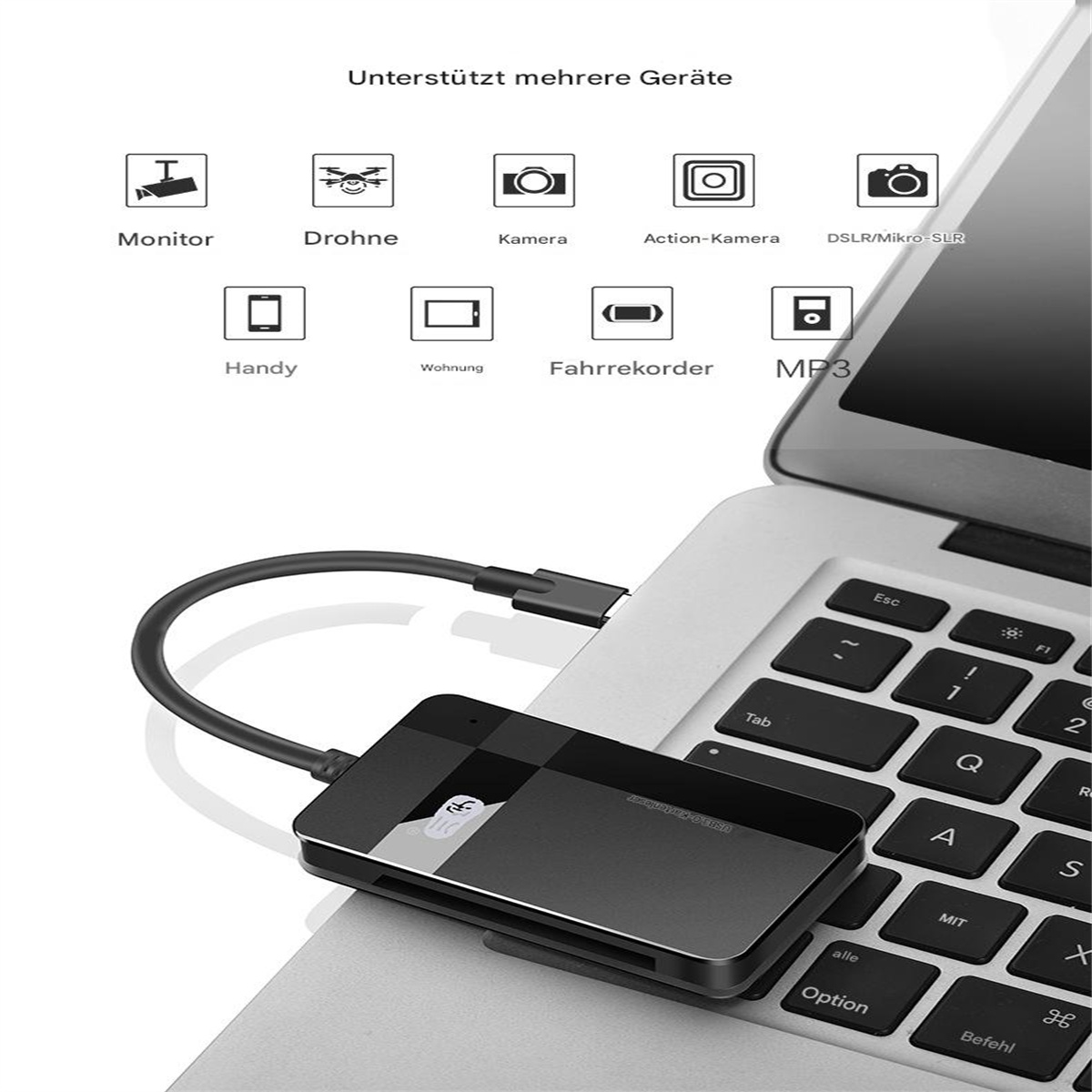 Laptop auf einem Schreibtisch mit angeschlossenem USB-Kartenleser. Symbole von Geräten werden angezeigt.
