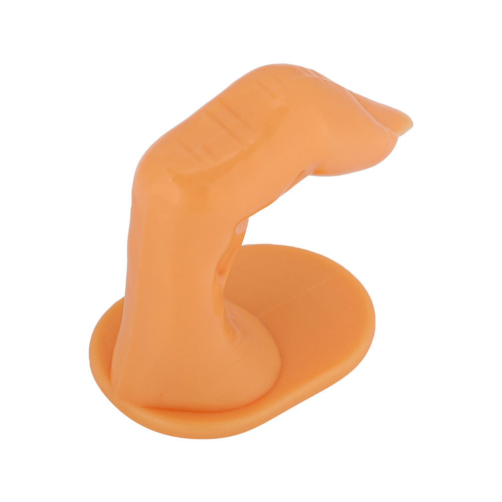 Ein orangefarbenes Kunststoff-Fingermodell, gebogene Form, von einem Winkel aus betrachtet.
