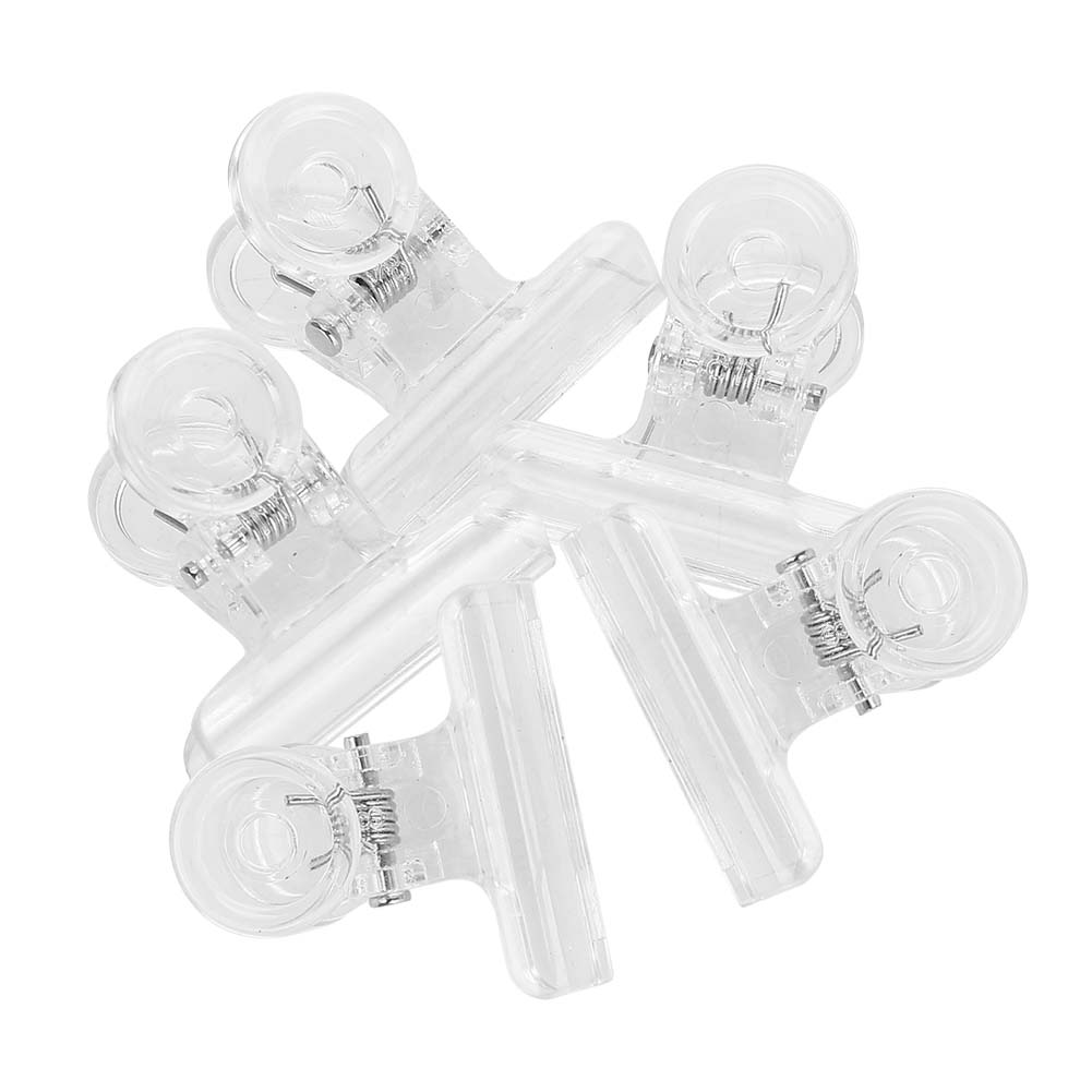 Eine Ansammlung klarer Kunststoff-Nagelkunstclips, kreisförmig angeordnet.