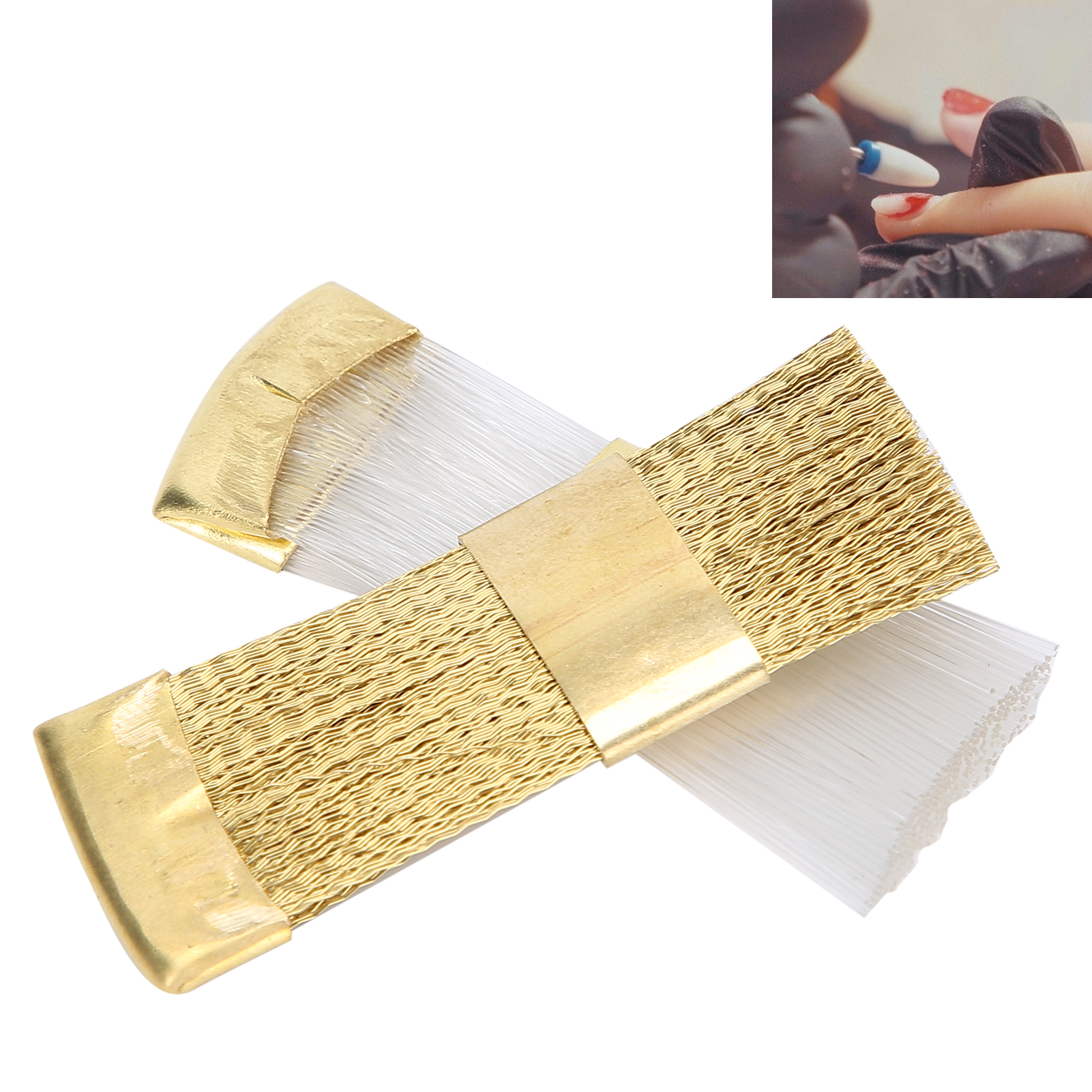 Zwei Nagelbürsten mit goldenen Metallenden und Borsten, mit einem Nagelkunstbild.