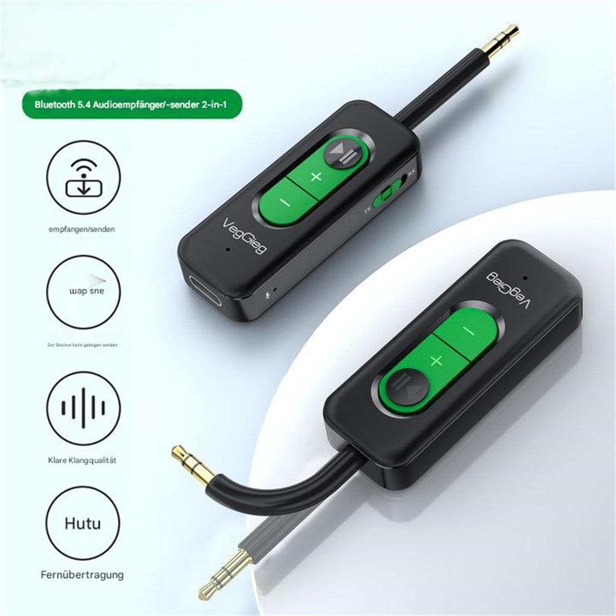 Zwei schwarze Audioadapter mit grünen Knöpfen. Einer ist mit einem Kabel mit Goldstecker verbunden.