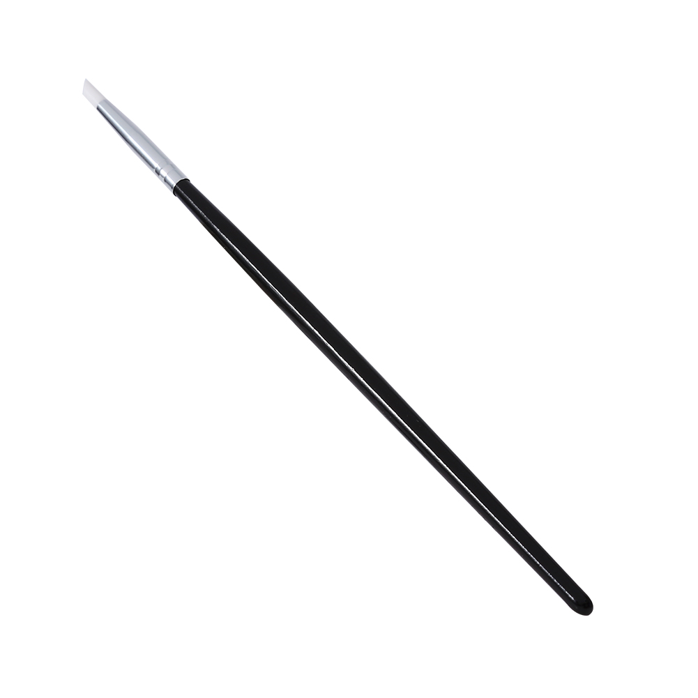 Ein einzelner abgewinkelter Nail-Art-Pinsel mit schwarzem Griff und weißer Spitze.