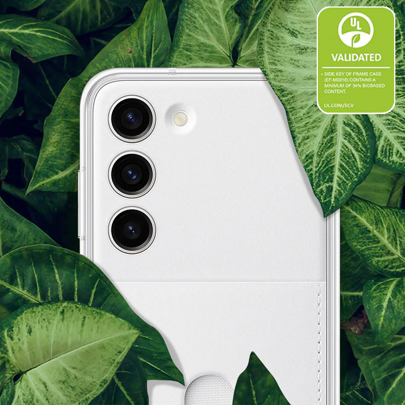 Białe etui na telefon z portfelem, otoczone zielonymi liśćmi, z walidacją 34% zawartości bio.