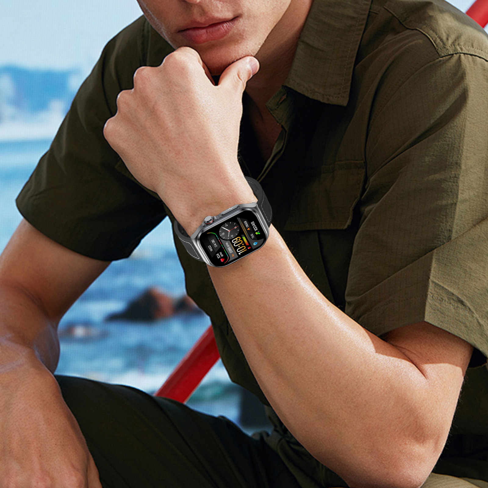 Das Handgelenk eines Mannes mit einer Smartwatch, die Zeit und Gesundheitsdaten anzeigt.