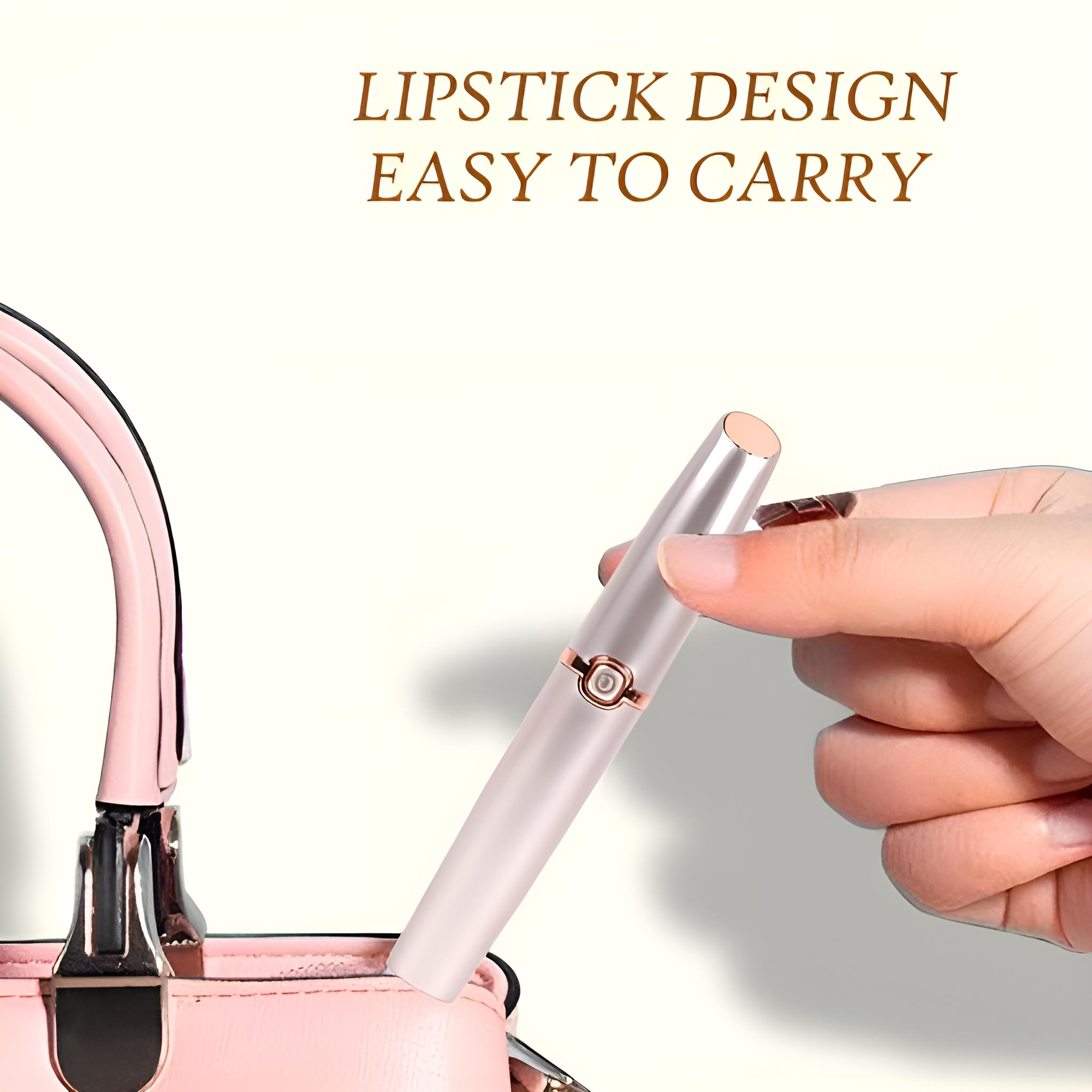 Eine Hand hält einen rosa lippenstiftförmigen Augenbrauentrimmer aus einer rosa Handtasche. Text: "LIPSTICK DESIGN EASY TO CARRY".