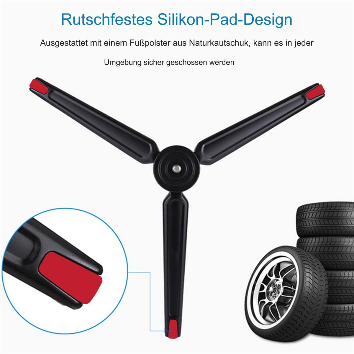 Ein Stativfuß mit rutschfesten Silikonpads und einem Stapel Reifen im Hintergrund.