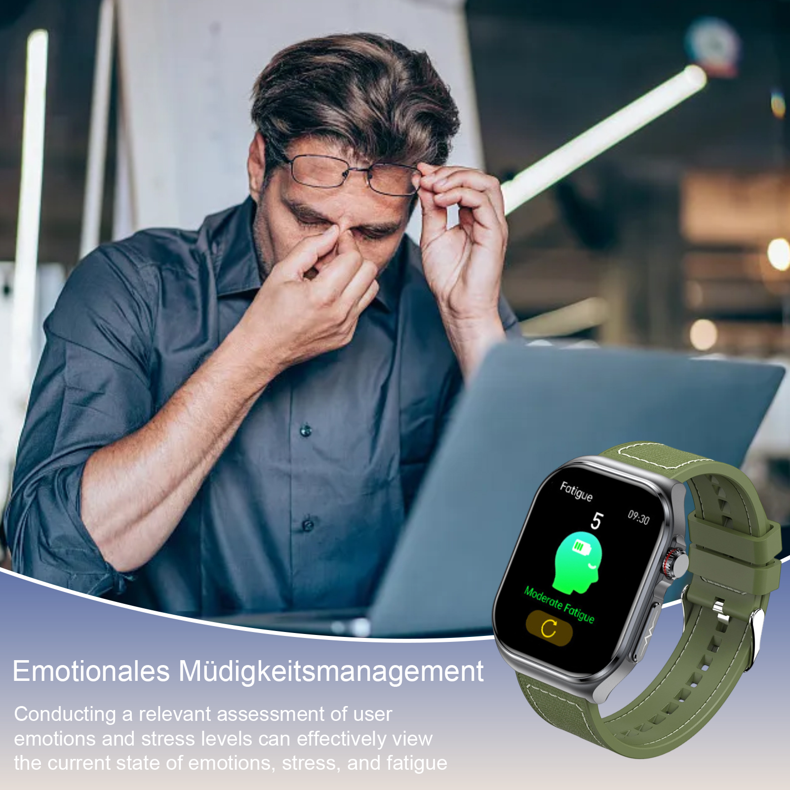 Ein Mann mit Brille berührt sein Gesicht, in der Nähe einer Smartwatch, die Müdigkeitslevel anzeigt. Text auf dem Uhrenbildschirm.