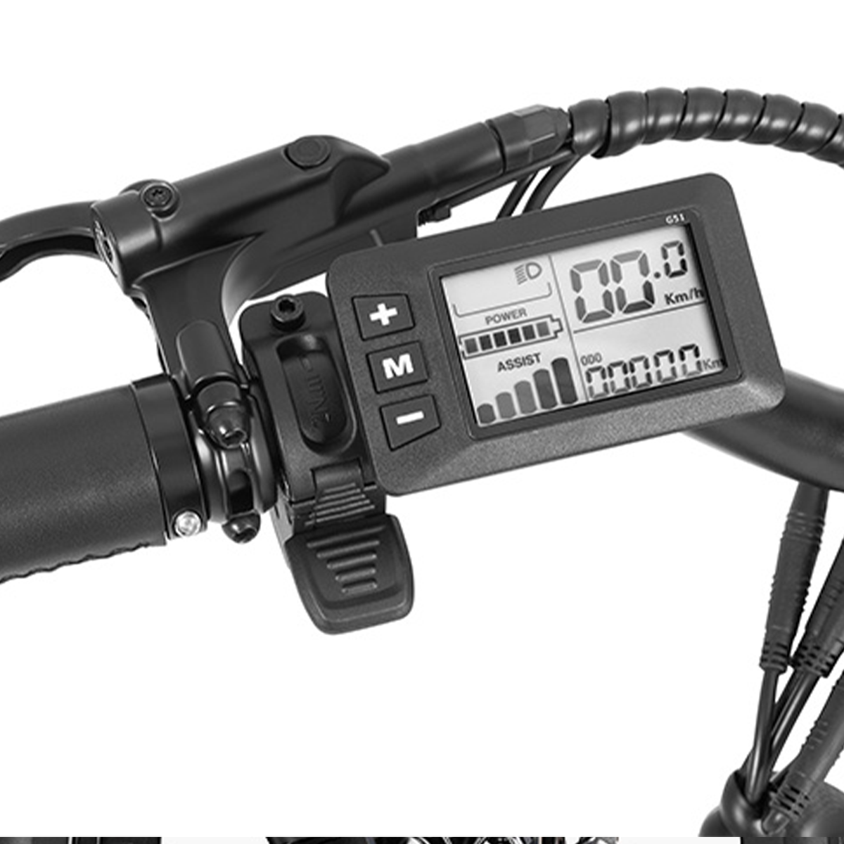 Zbliżenie panelu sterowania roweru pokazującego prędkość, moc, wspomaganie i km/h. Wyświetlacz jest cyfrowy.