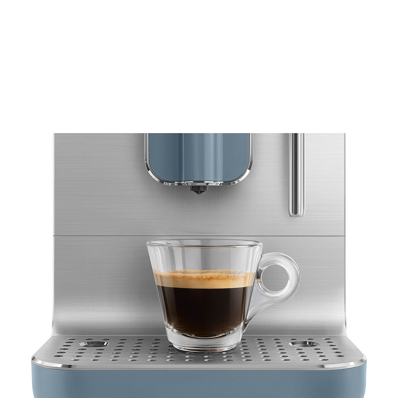Un vaso de espresso en una máquina de espresso. La máquina es plateada y azul.