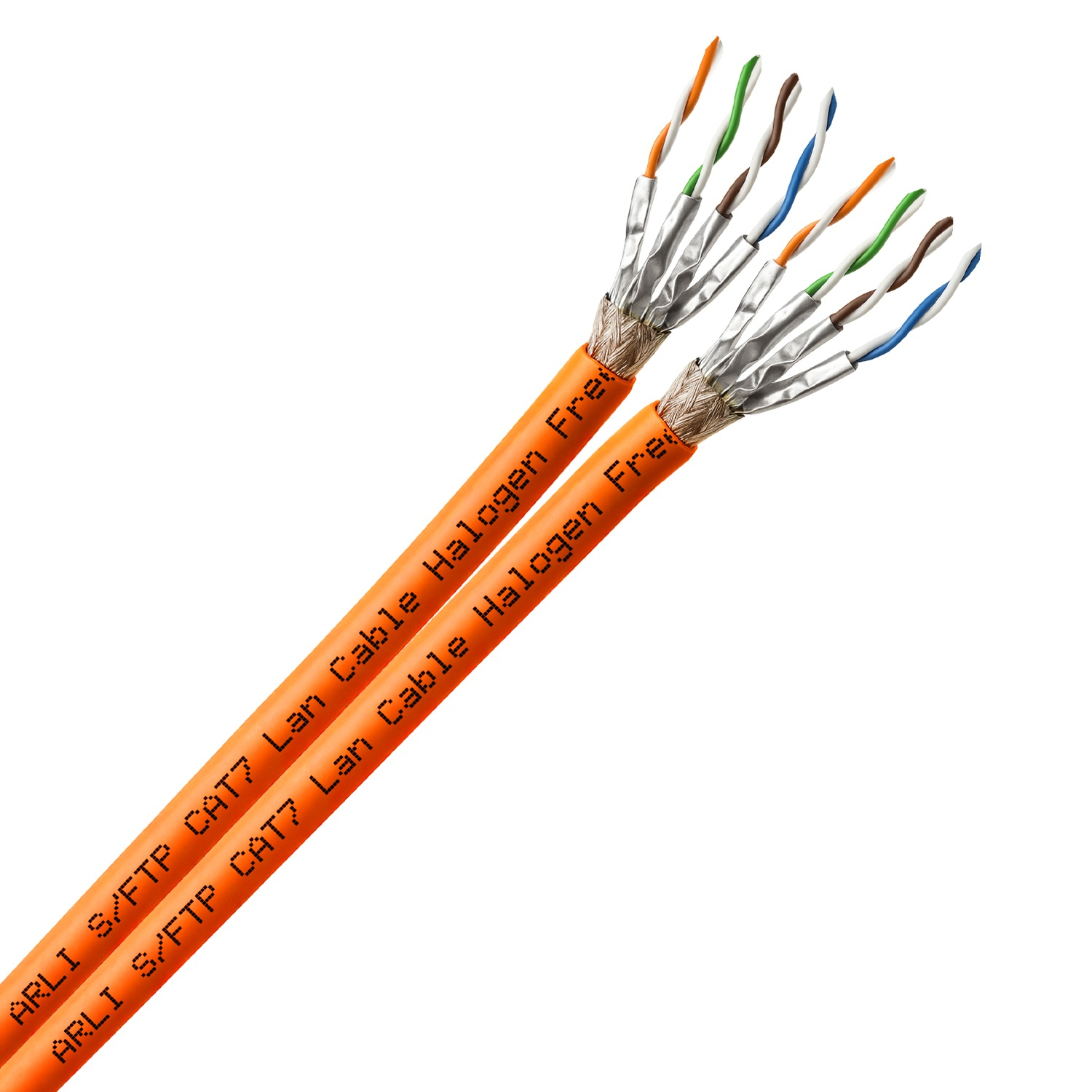 Zwei orangefarbene LAN-Kabel mit freiliegenden Drähten, weißer Hintergrund. Kabel sind beschriftet.