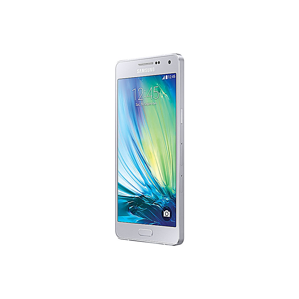 Telefono Samsung argentato. Vista frontale. Lo schermo mostra l'ora. Sfondo bianco.