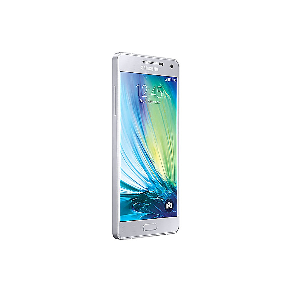 Telefono Samsung argentato. Vista frontale. Lo schermo mostra l'ora. Sfondo bianco.