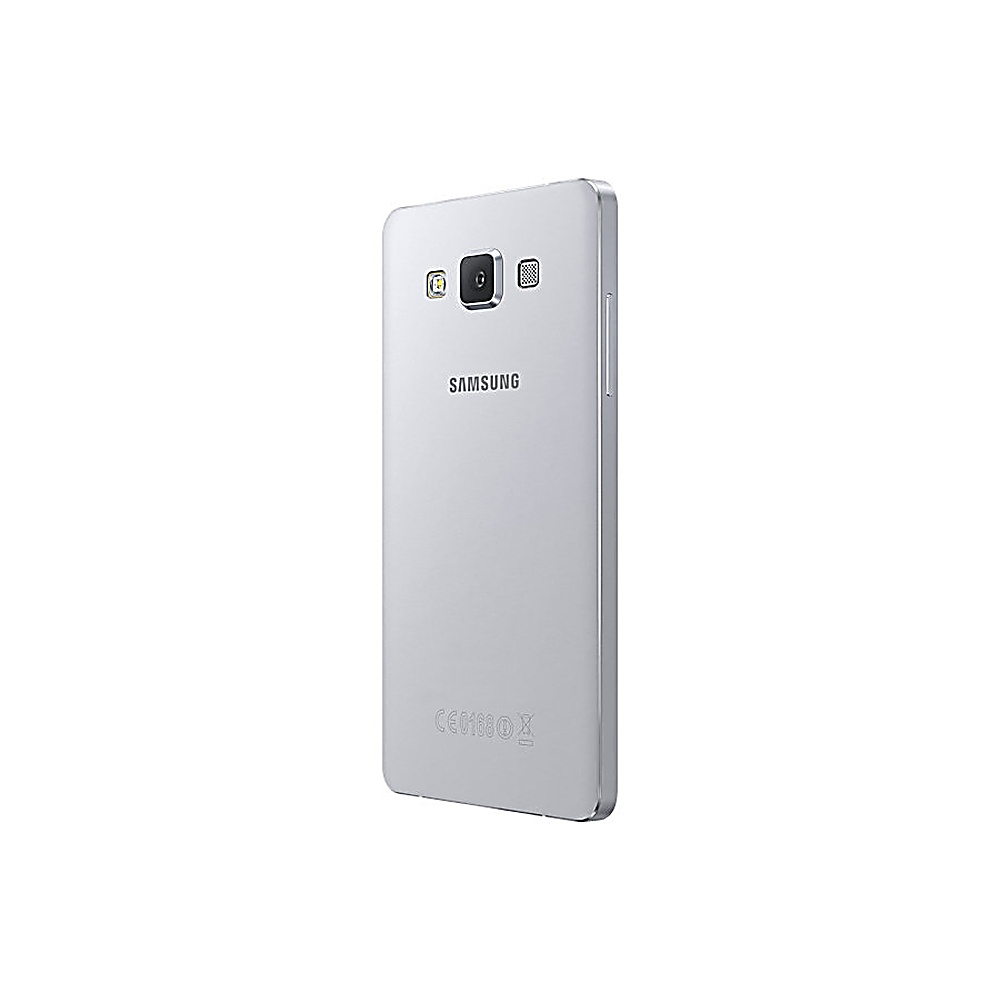 Retro del telefono argento con fotocamera, flash e logo Samsung. Sfondo bianco.