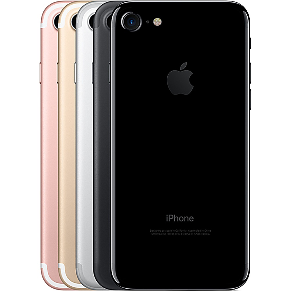 Quattro iPhone di diversi colori, dal rosa al nero, che mostrano le fotocamere posteriori.